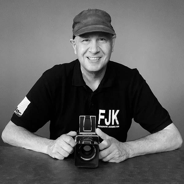 Portret van Jacques Kok met fototoestel